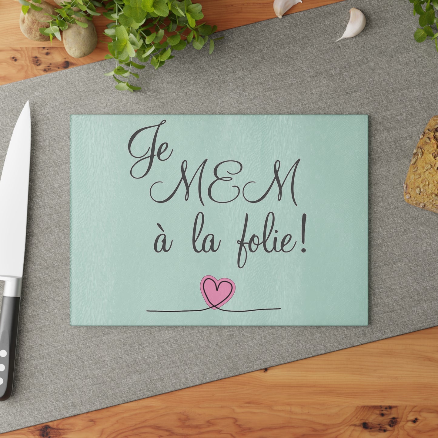 Je MEM à la Folie by Marie-Ève Mongrain Romantic Glass Cutting Board, Kitchen Decor, Wedding Gift, Love Gift, Cooking Accessory, Heart Design, Je MEM à la folie!