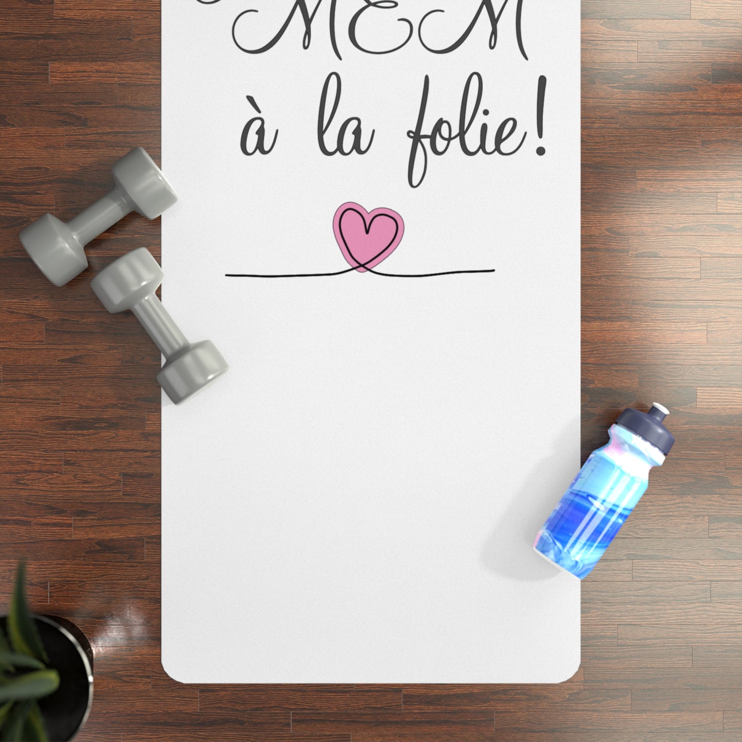 Je MEM à la Folie par Marie-Ève Mongrain, Rubber Yoga Mat with Inspirational Quote, Eco-Friendly Fitness Gear for Home Workouts, Yoga Lovers Gift, Meditation Accessory, [...]
