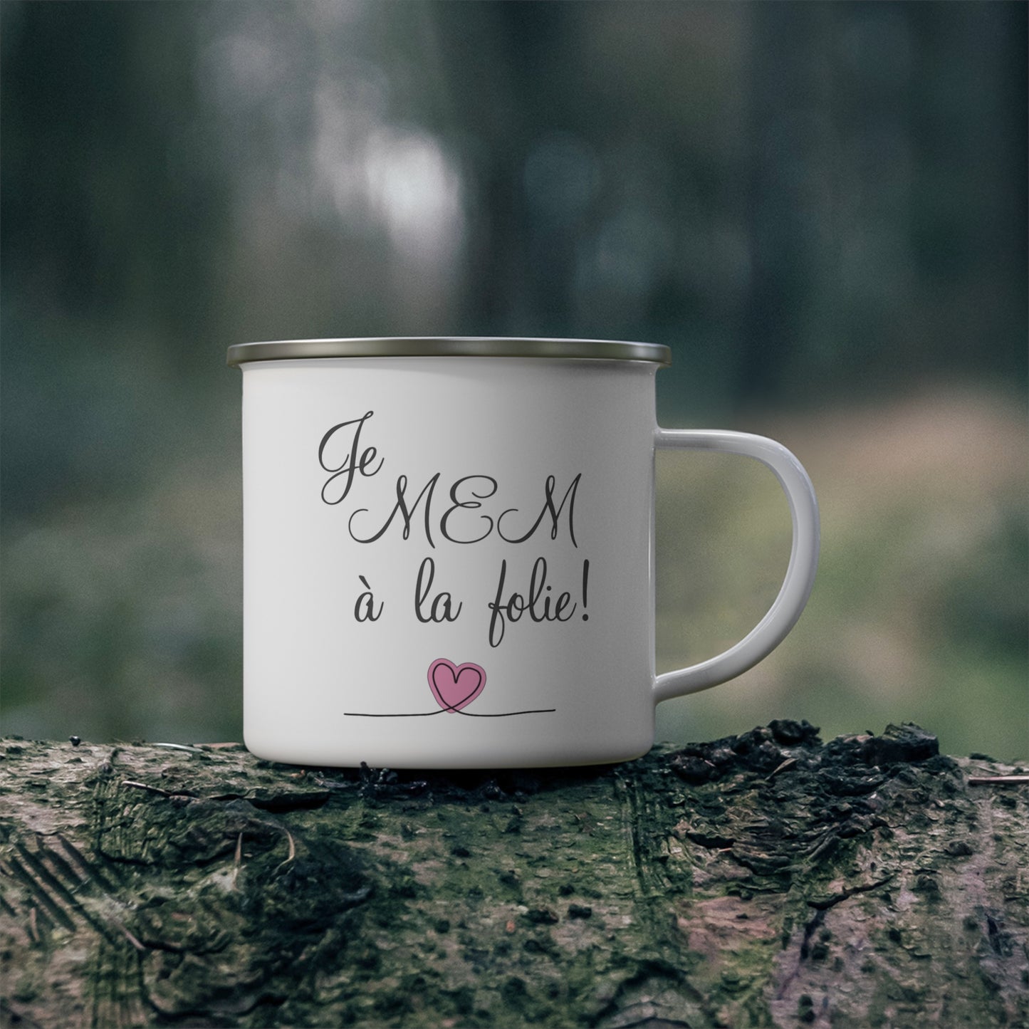 Je MEM à la Folie par Marie-Ève Mongrain, Charming Enamel Camping Mug for Adventurers, Great for Camping, Holidays, and [...]